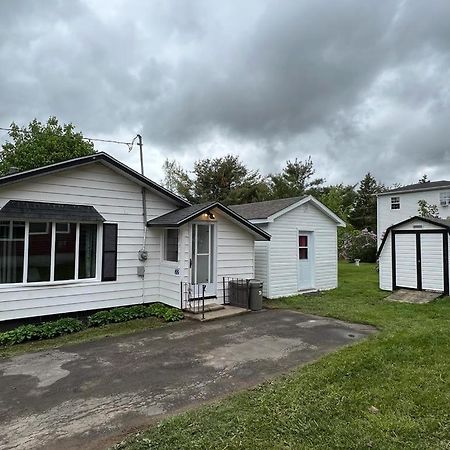 Cozy Chalet Near The Beach Shediac Esterno foto