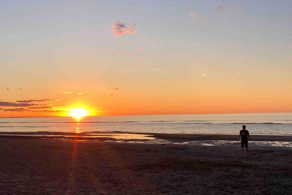 Cozy Chalet Near The Beach Shediac Esterno foto
