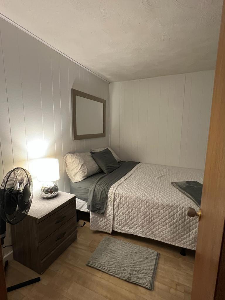 Cozy Chalet Near The Beach Shediac Esterno foto