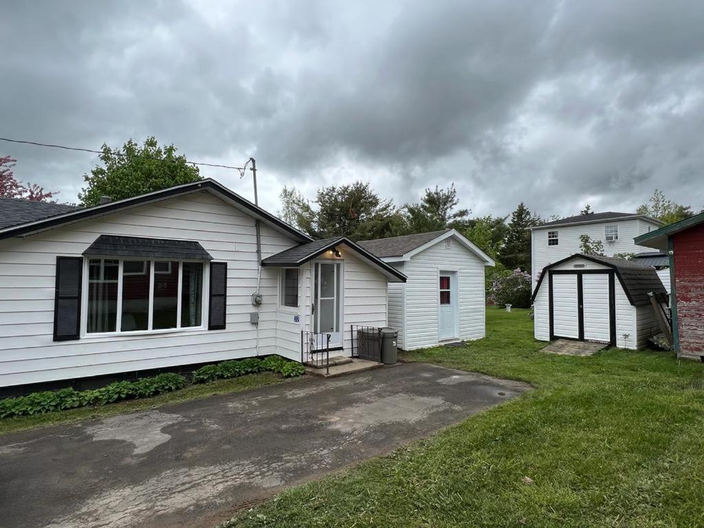 Cozy Chalet Near The Beach Shediac Esterno foto