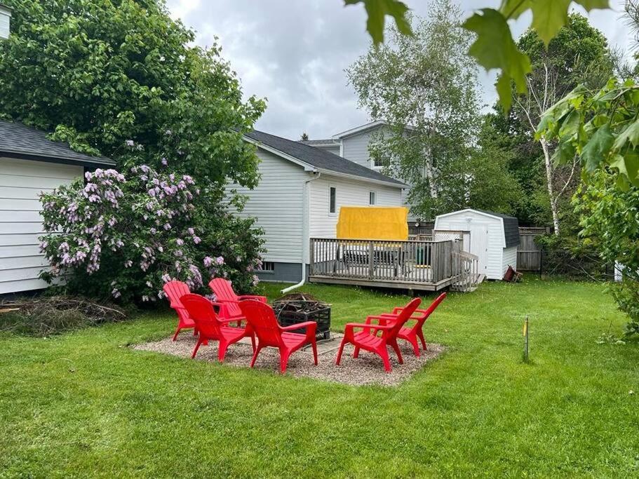 Cozy Chalet Near The Beach Shediac Esterno foto