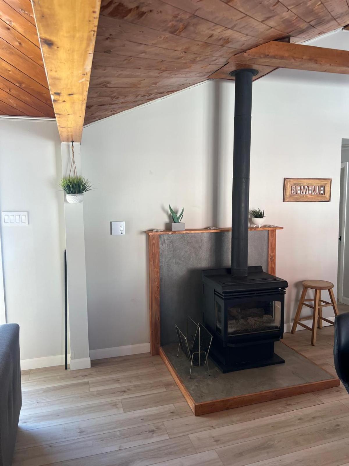 Cozy Chalet Near The Beach Shediac Esterno foto